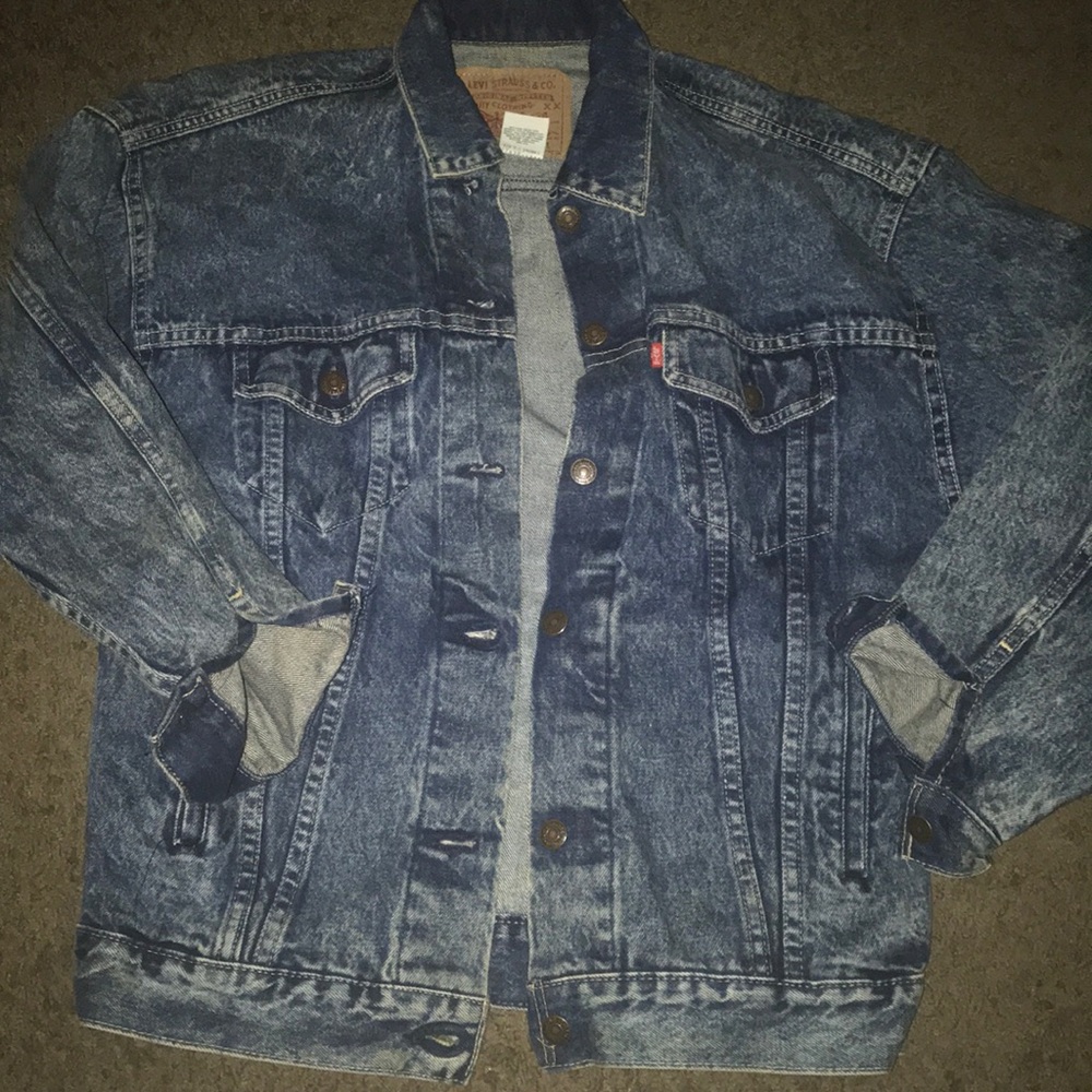 LEVI jean jacket!! - Picture 2 of 3